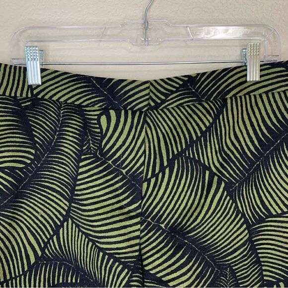 NWOT Ann Taylor Women’s Green Devin City Short - Picture 3 of 13